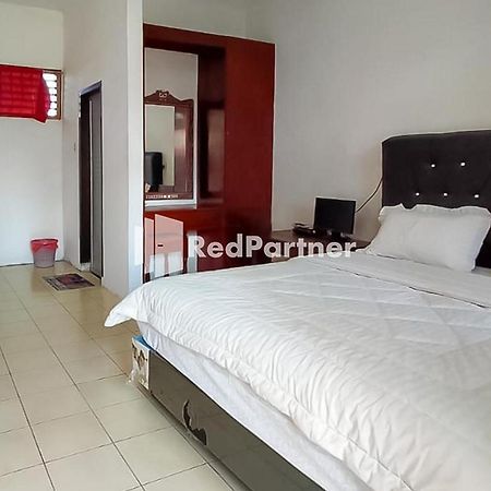 Bernard Guest House & Resto Redpartner Ambarita Kültér fotó