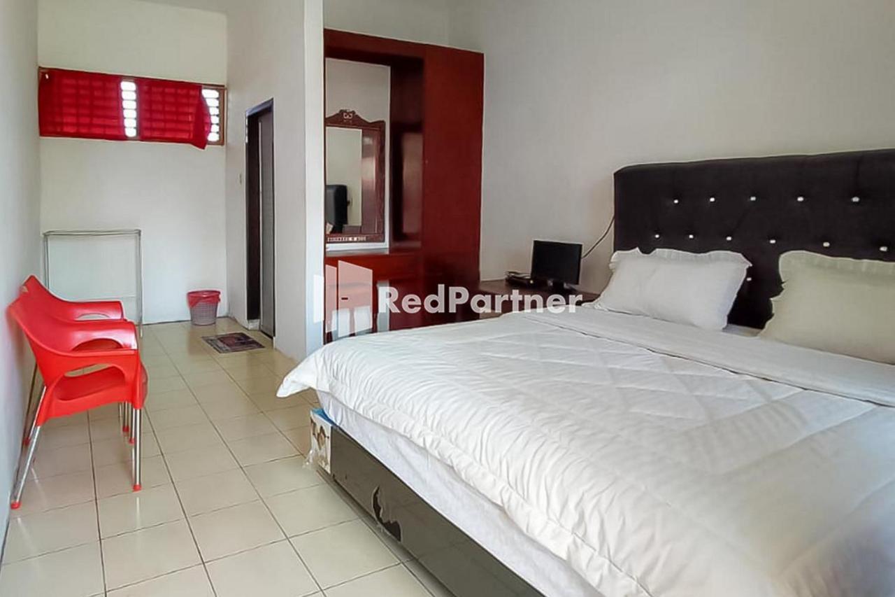 Bernard Guest House & Resto Redpartner Ambarita Kültér fotó