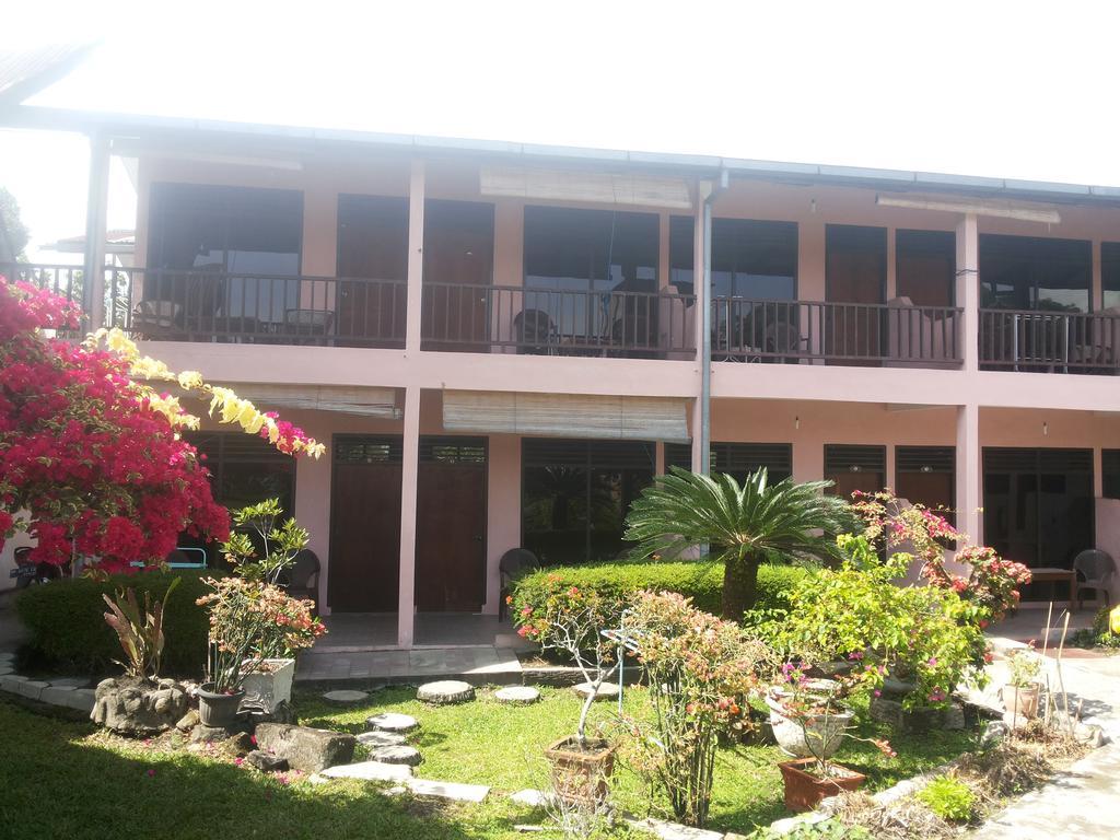 Bernard Guest House & Resto Redpartner Ambarita Kültér fotó