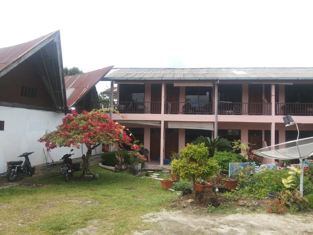Bernard Guest House & Resto Redpartner Ambarita Kültér fotó